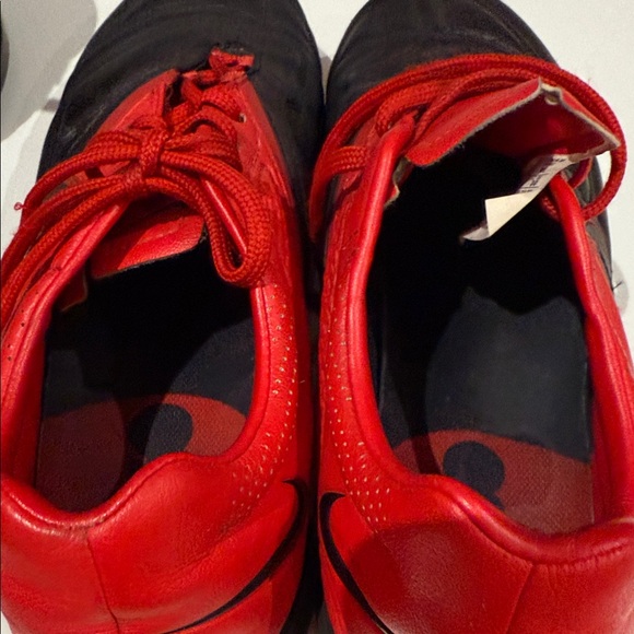 Nike Men's Athletic Shoes in Black and Red - Picture 5 of 10